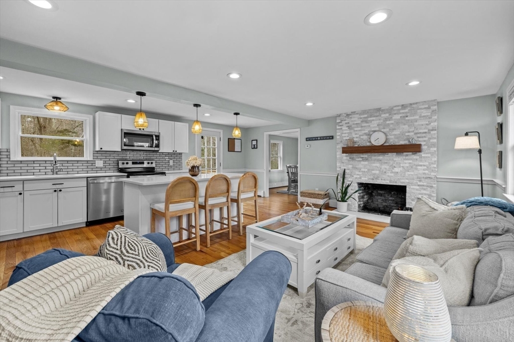 184 Booth Hill Road Scituate, MA 02066 - Photo 4 of 24