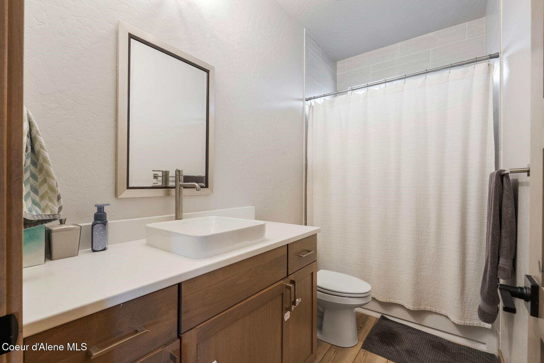 3212 Goodman Drive Sandpoint, ID 83864 - Photo 19 of 29 Second Bath