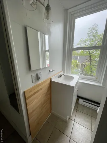 $2,150 | 59 Main Street, Unit 2, New Paltz, NY 12561