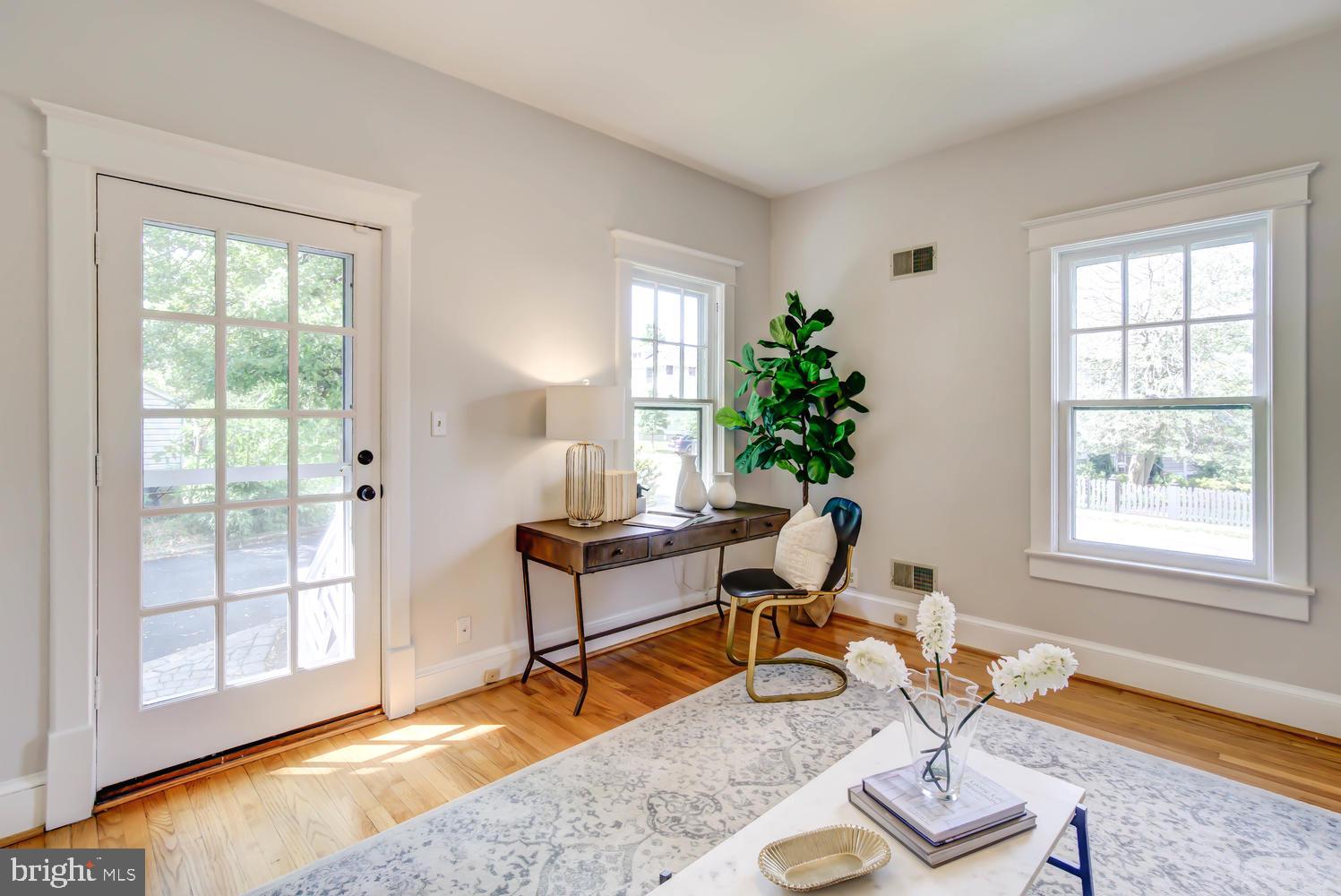 2900 Franklin Road Arlington, VA 22201 - Photo 20 of 75 First floor Bedroom with corner exposure