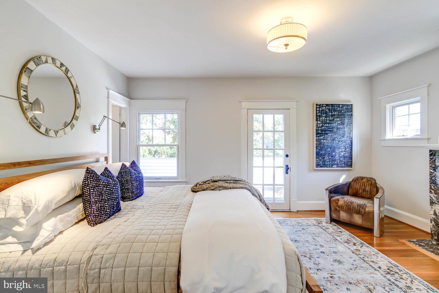 2900 Franklin Road Arlington, VA 22201 - Photo 37 of 75 Master Bedroom w/en suite bath + walk-in closet