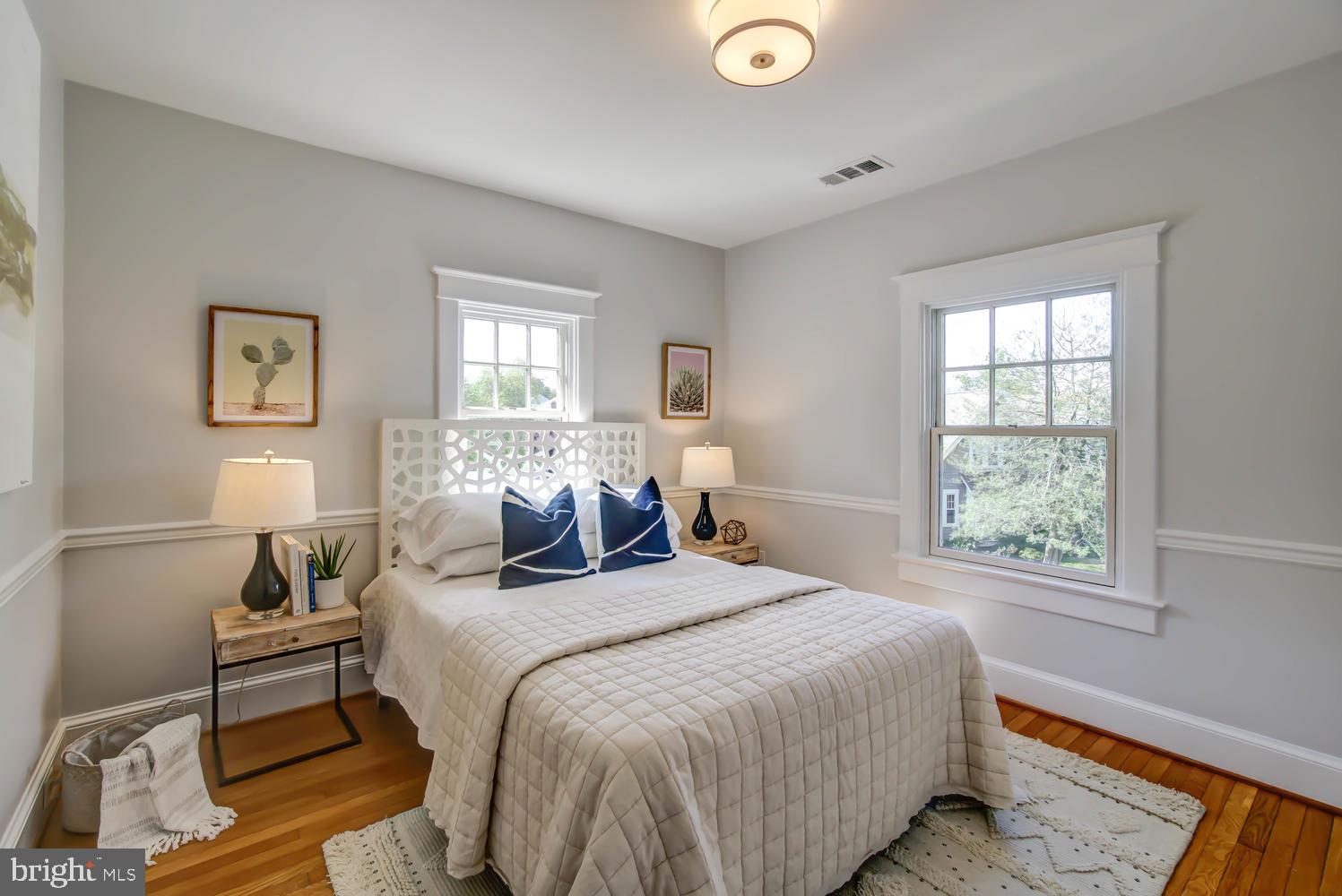 2900 Franklin Road Arlington, VA 22201 - Photo 41 of 75 Front-facing corner guest bedroom with closet