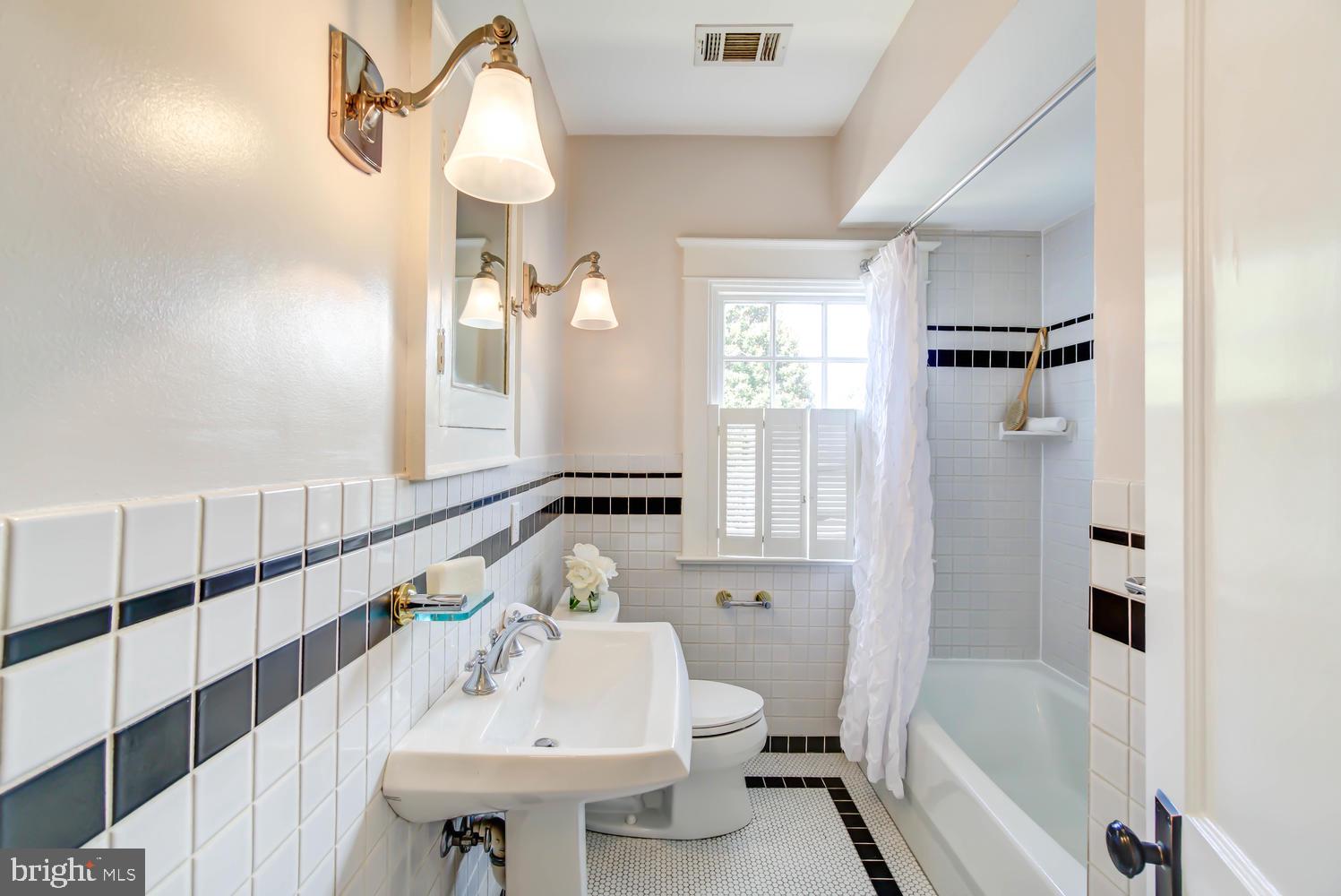 2900 Franklin Road Arlington, VA 22201 - Photo 44 of 75 Hall Bath with shower/tub