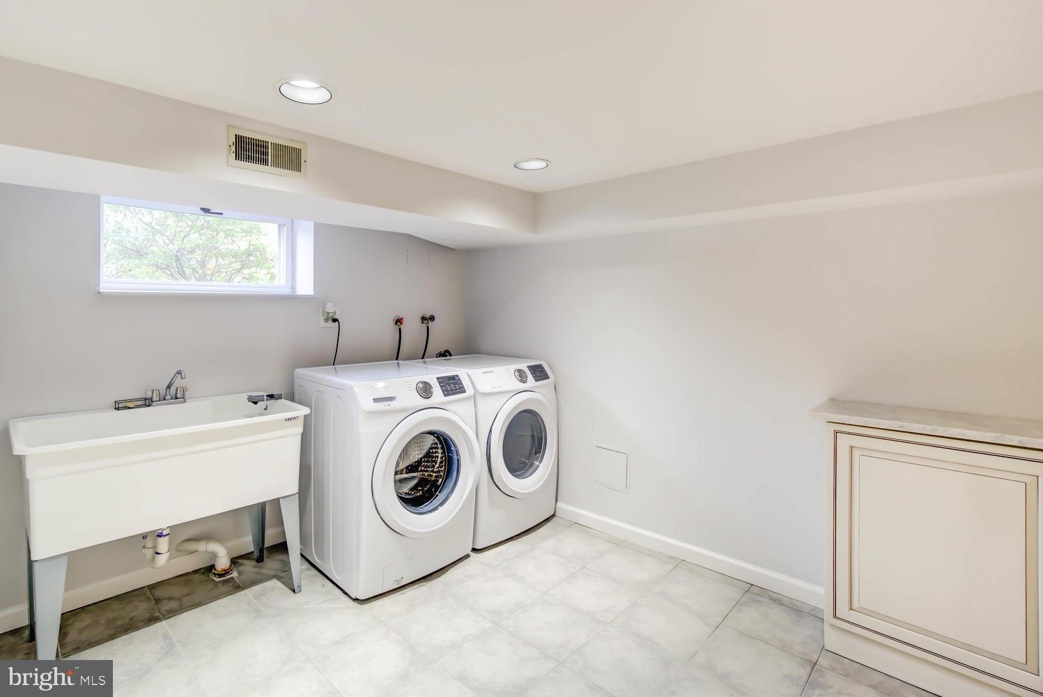 2900 Franklin Road Arlington, VA 22201 - Photo 58 of 75 Laundry Room - with full size machines and sink
