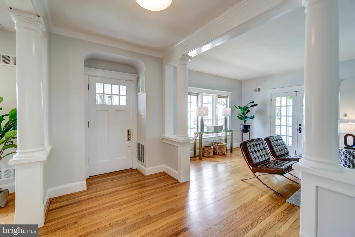 2900 Franklin Road Arlington, VA 22201 - Photo 7 of 75 Welcoming foyer