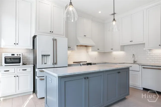 $1,795,000 | 407 East Mc Donough Street, Savannah, GA 31401