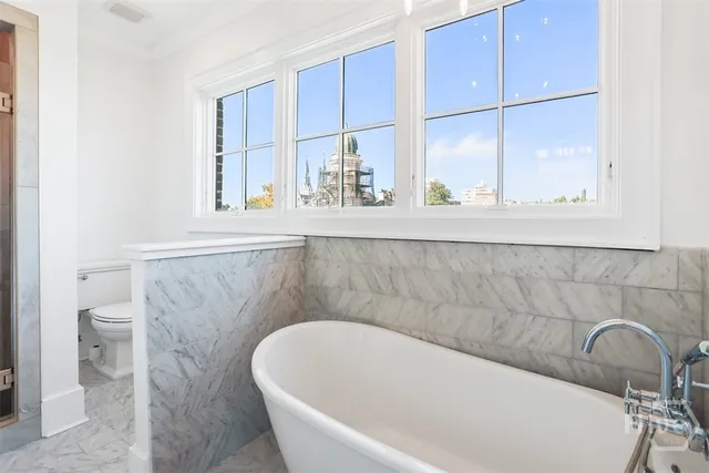 $1,795,000 | 407 East Mc Donough Street, Savannah, GA 31401