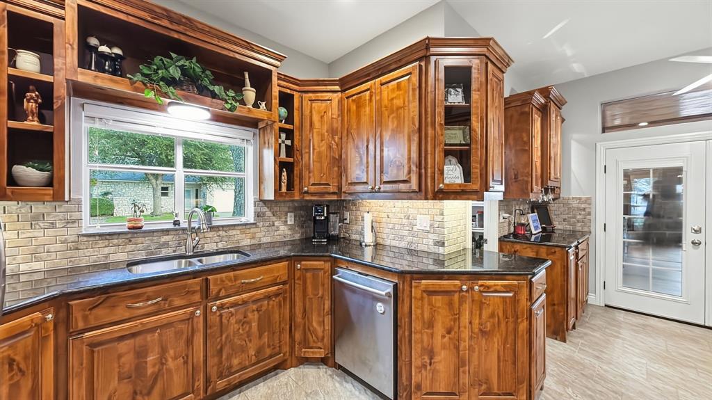 5408 Wedgefield Road Granbury, TX 76049 - Photo 7 of 39 Gallery Image 7