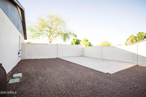 a view of a garage