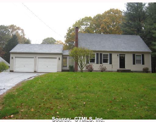 a view of a yard in front of a house