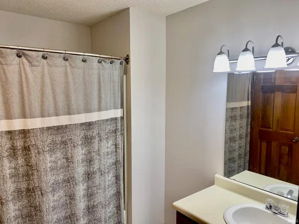 $189,900 | 7023 Thamesford Drive, Fort Wayne, IN 46835