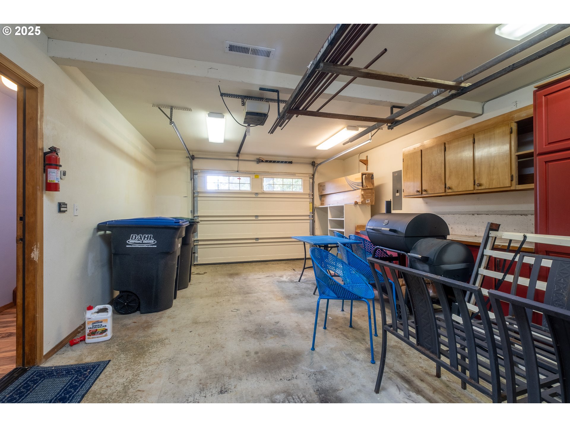 760 Southwest Range Drive Waldport, OR 97394 - Photo 30 of 30 a workspace with furniture and a ceiling fan