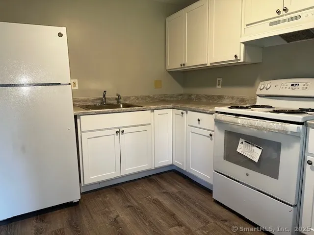 $1,850 | 7 Padanaram Road, Unit J232, Danbury, CT 06811