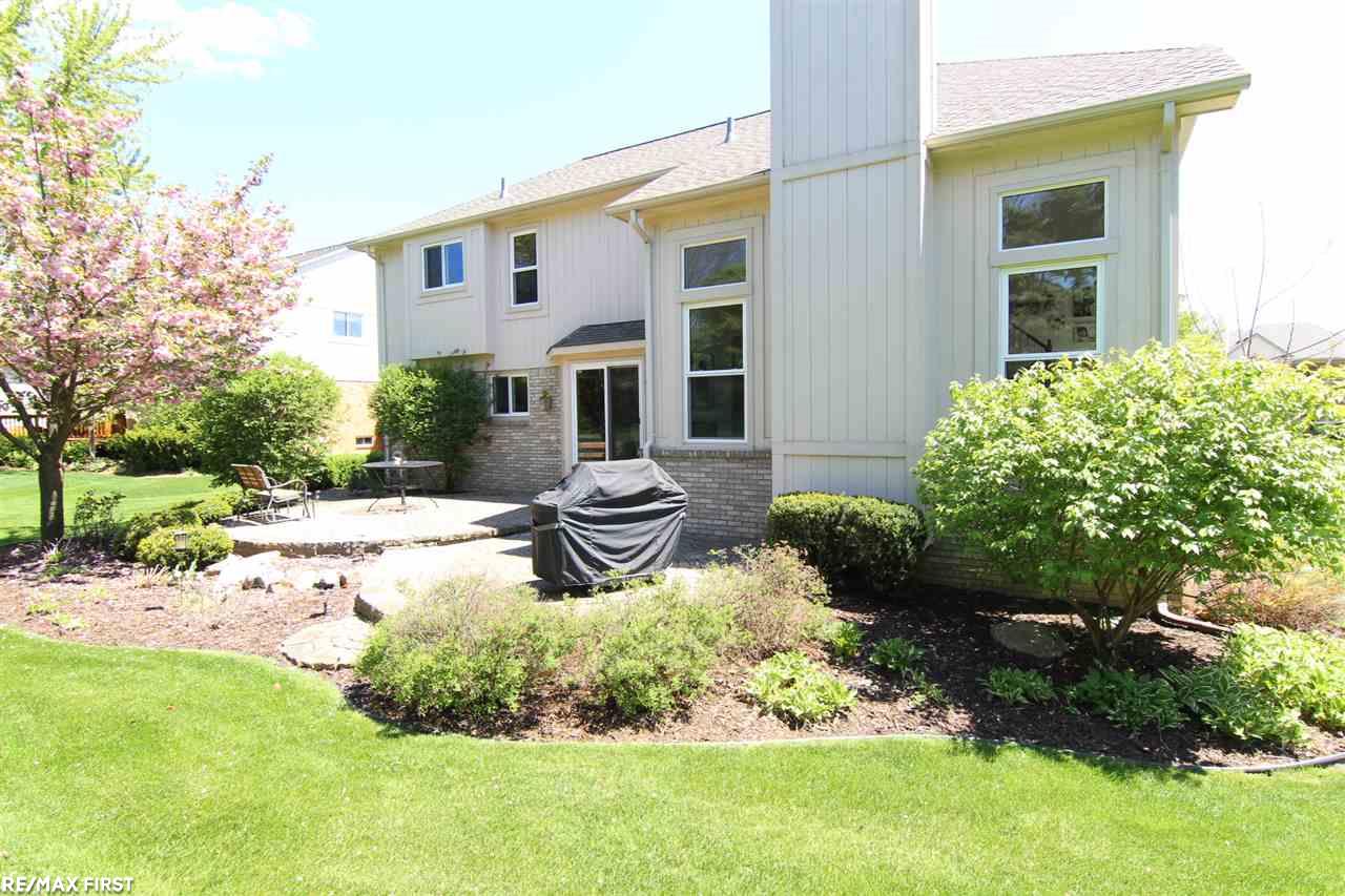 898 Rambling Drive Rochester Hills, MI 48307 - Photo 4 of 45