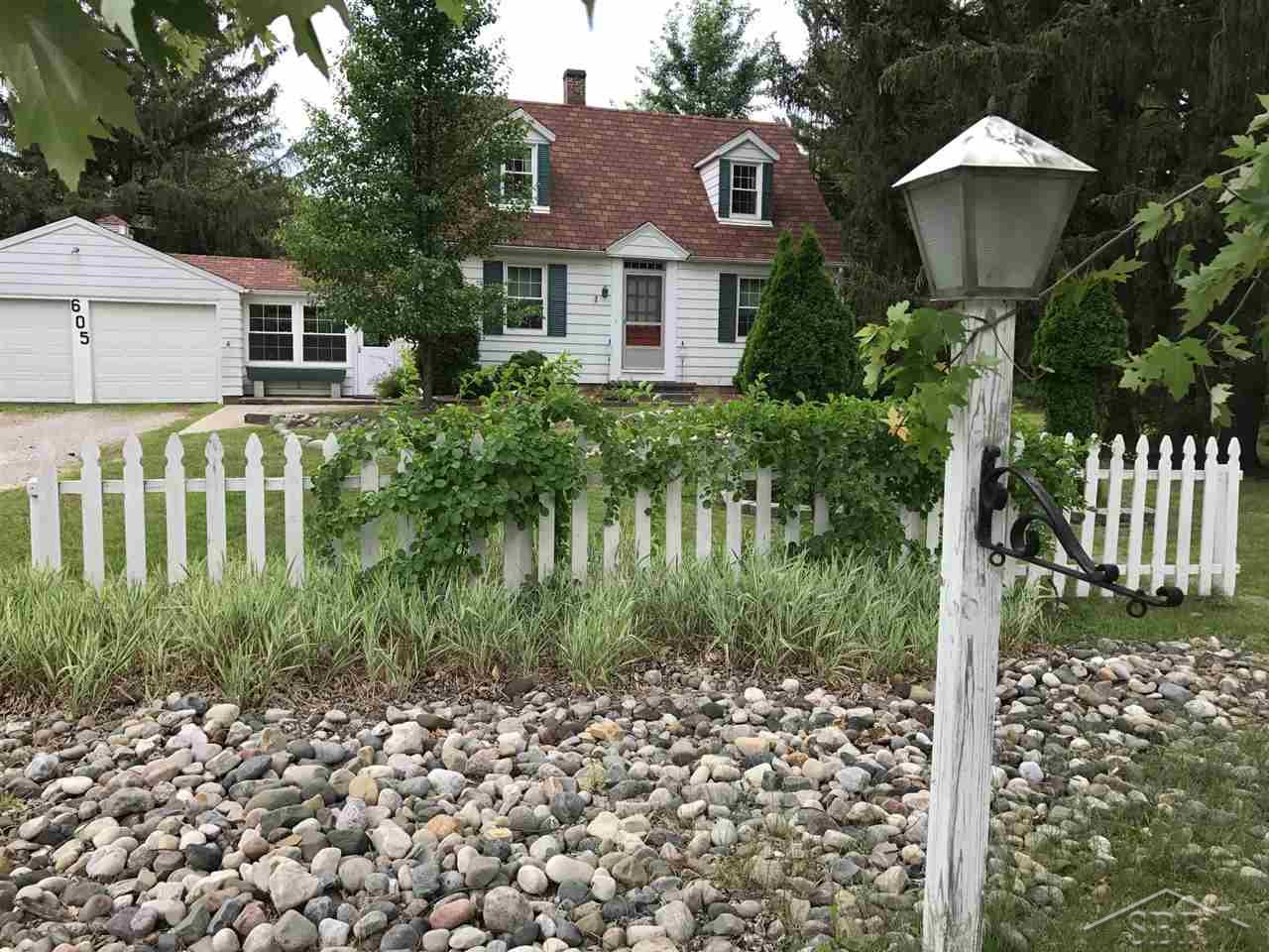 605 North Miller Road Saginaw, MI 48609 - Photo 5 of 59 31324142-4.JPG
