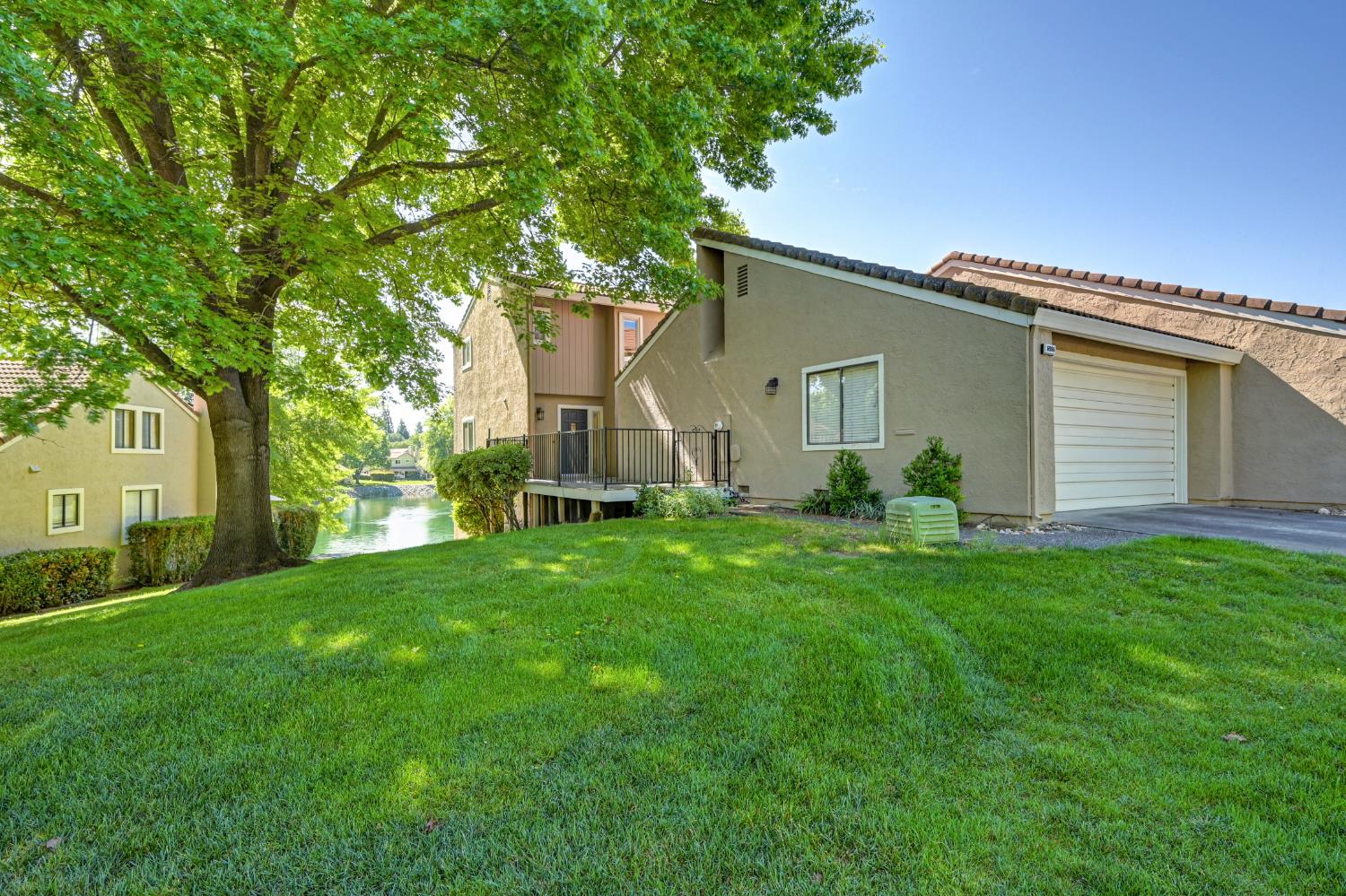 6986 Carreta Lane Rancho Murieta, CA 95683 - Photo 2 of 47 front view of a house with a yard