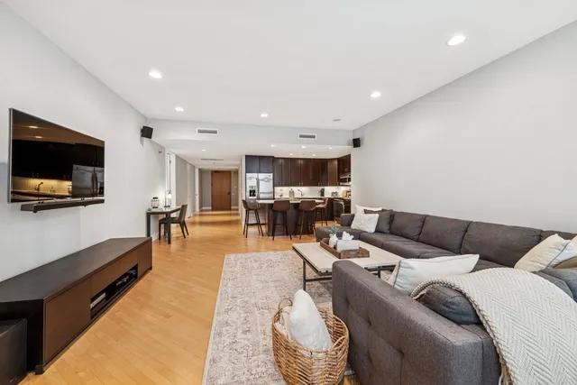 $5,500 | 680 North Lake Shore Drive, Unit 1407, Chicago, IL 60611