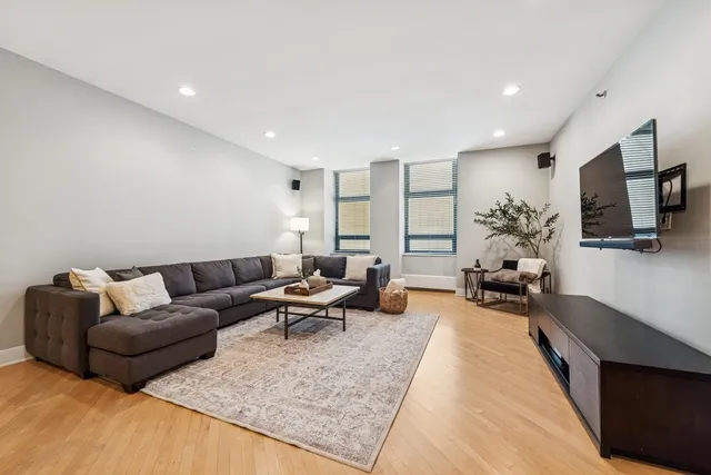 $5,500 | 680 North Lake Shore Drive, Unit 1407, Chicago, IL 60611