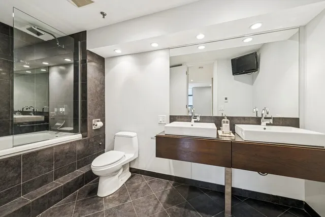 $5,500 | 680 North Lake Shore Drive, Unit 1407, Chicago, IL 60611