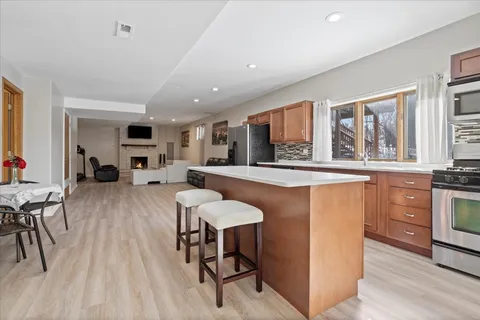 $699,000 | 9111 Hawthorn Drive, Hickory Hills, IL 60457