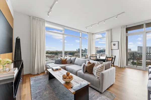 $4,700 | 2207 Bancroft Lane, Unit 1104, Houston, TX 77027