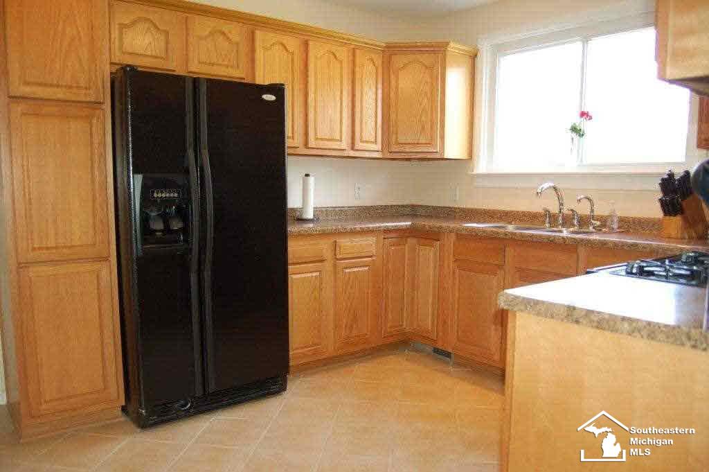 7511 Monroe Road Lambertville, MI 48144 - Photo 8 of 15 KITCHEN
