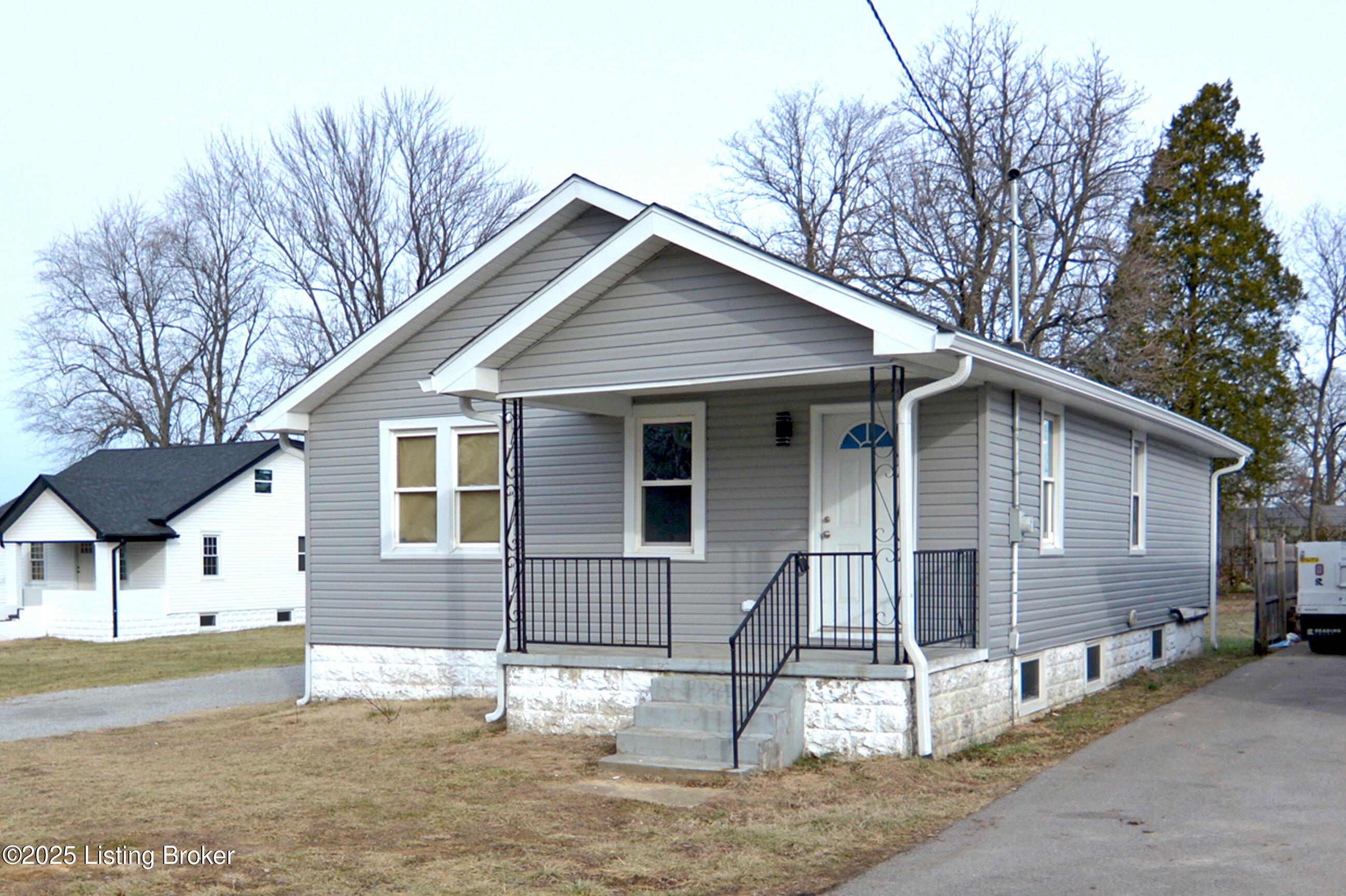 8905 Ferndale Road Louisville, KY 40291 - Photo 1 of 23 Front - 8905 Ferndale Rd