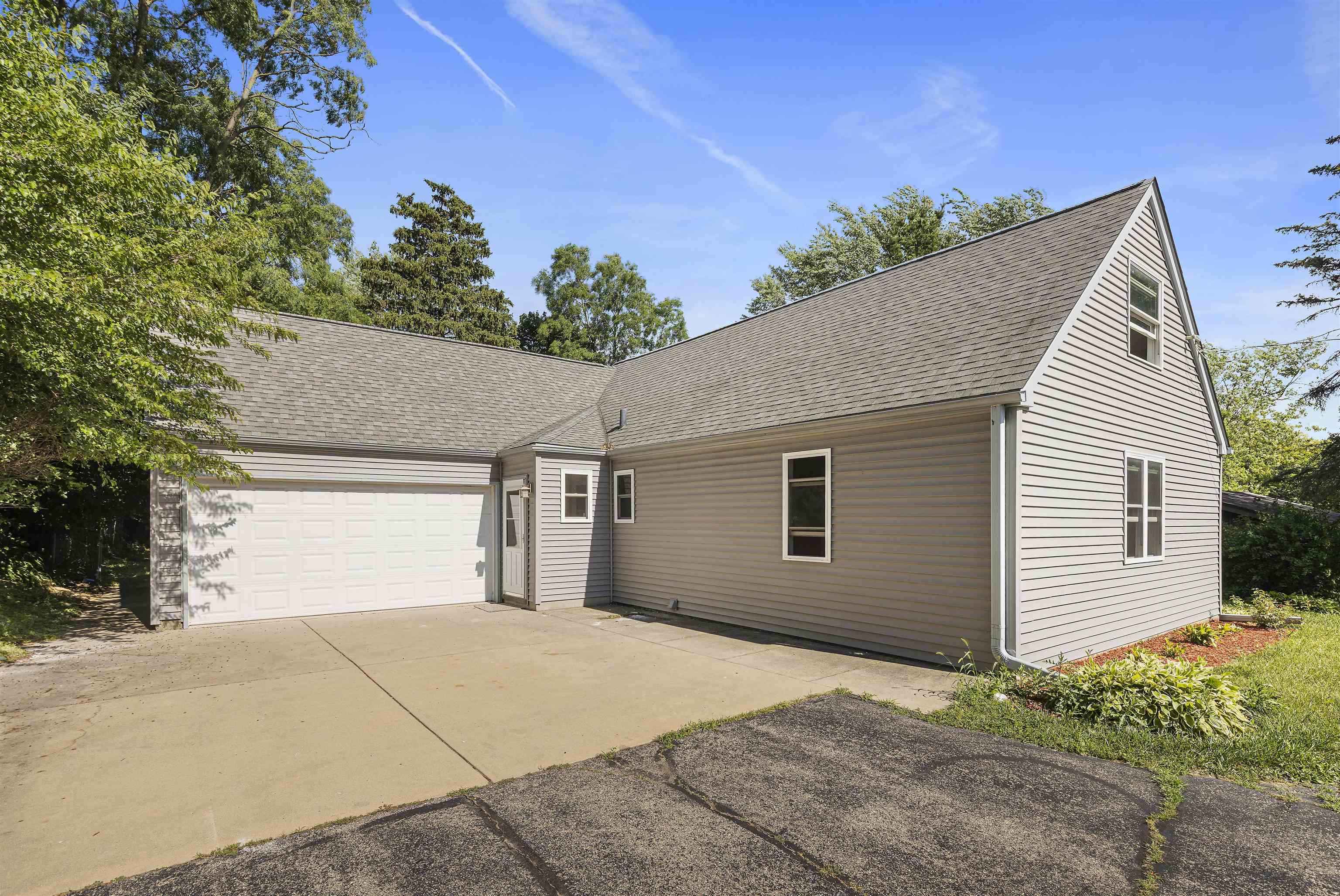 220 South Alpine Road Rockford, IL 61108 - Photo 1 of 18 a house with a outdoor space