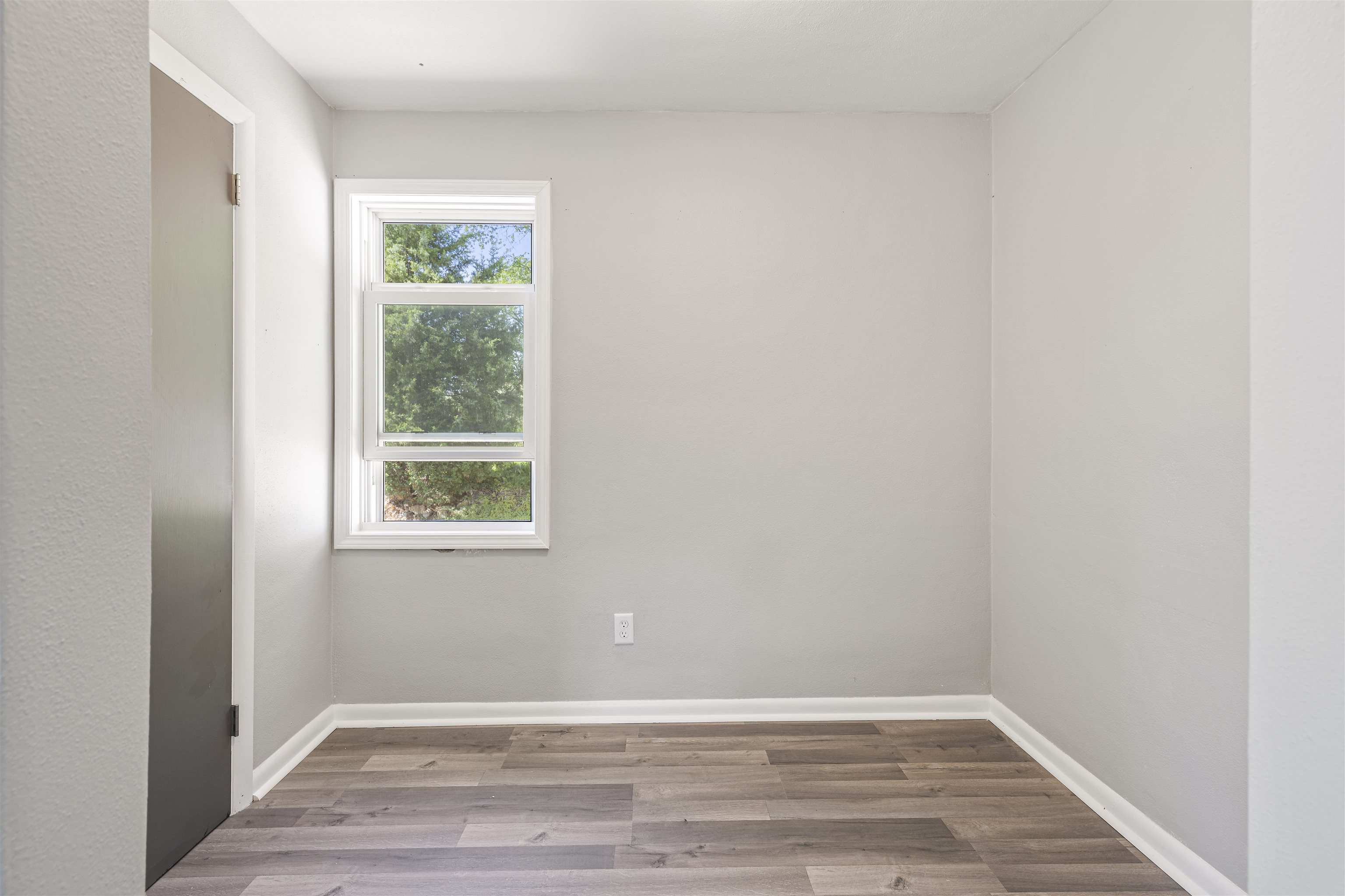 220 South Alpine Road Rockford, IL 61108 - Photo 9 of 18 a view of an empty room with wooden floor and a window