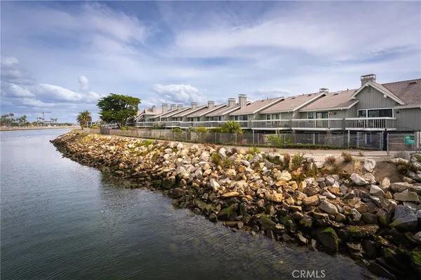 $1,499,000 | 315 Spinnaker Way, Seal Beach, CA 90740