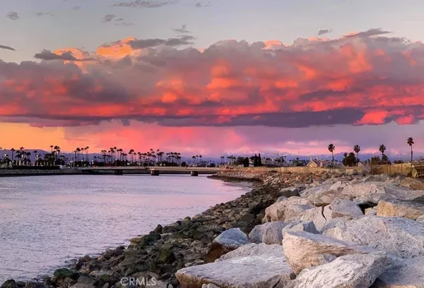 $1,499,000 | 315 Spinnaker Way, Seal Beach, CA 90740