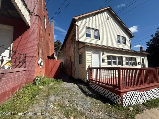 $1,300 | 210-212 Center Avenue, Plymouth, PA 18651