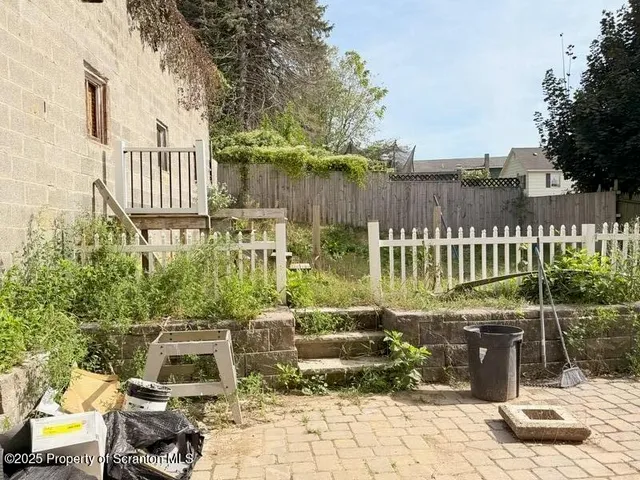 $1,300 | 210-212 Center Avenue, Plymouth, PA 18651