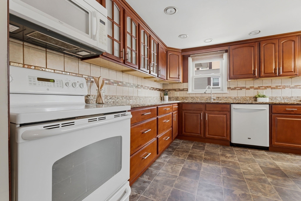 7 Taylor Street Saugus, MA 01906 - Photo 9 of 42
