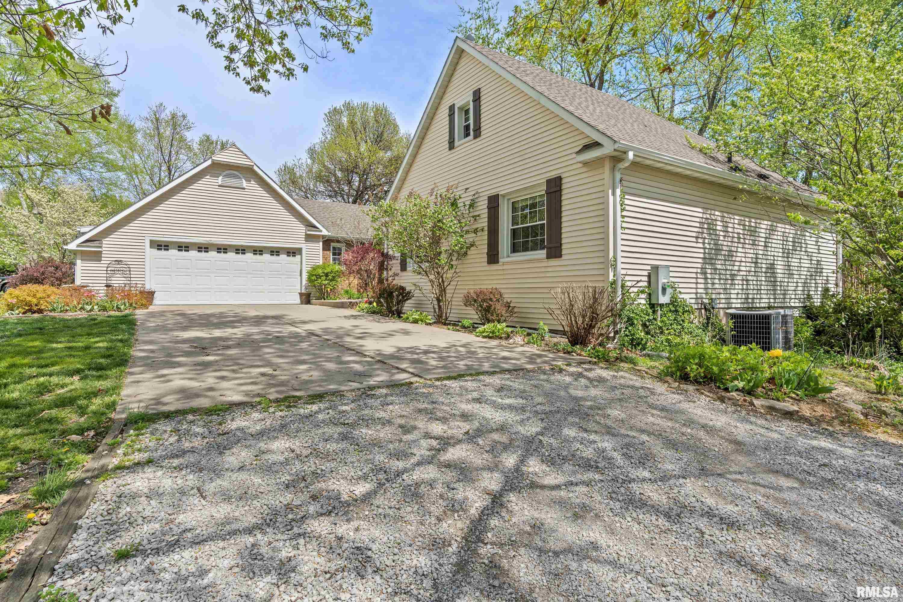 5636 Barlow Road Sherman, IL 62684 - Photo 3 of 42 Gallery Image 3