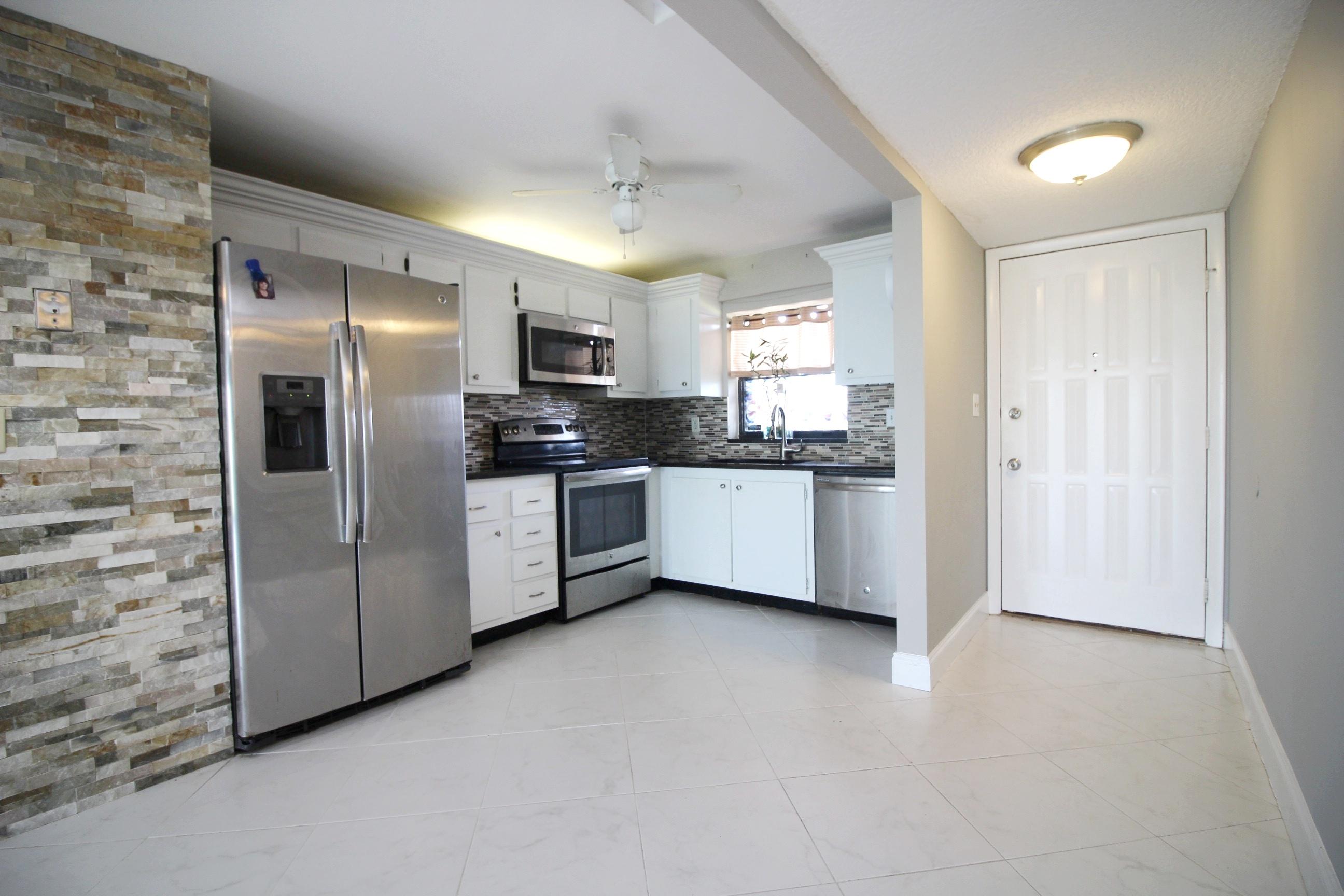 1981 Woolbright Road, Unit E102 Boynton Beach, FL 33426 - Photo 1 of 37 Kitchen