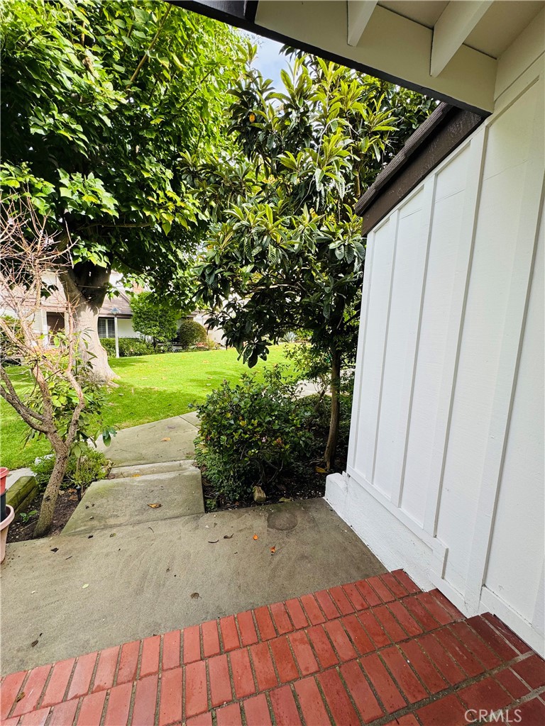 28202 Ridgepoint Court Rancho Palos Verdes, CA 90275 - Photo 2 of 33 a view of a backyard of the house