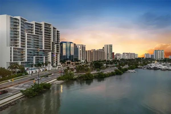 a view of ocean and city view