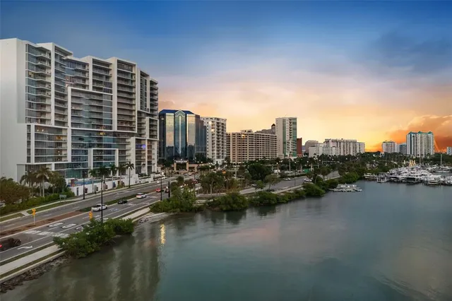 a view of ocean and city view