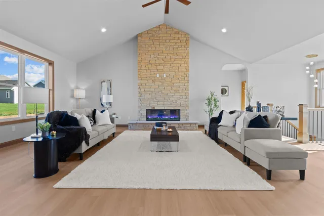 $839,900 | 266 East Sweetwater Way, Appleton, WI 54913