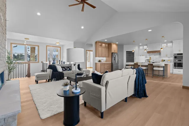 $839,900 | 266 East Sweetwater Way, Appleton, WI 54913