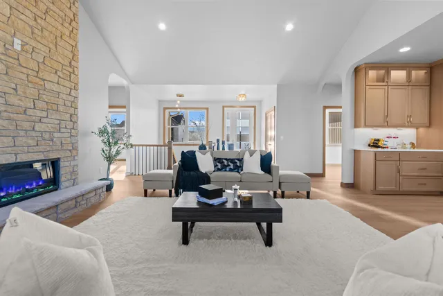 $839,900 | 266 East Sweetwater Way, Appleton, WI 54913