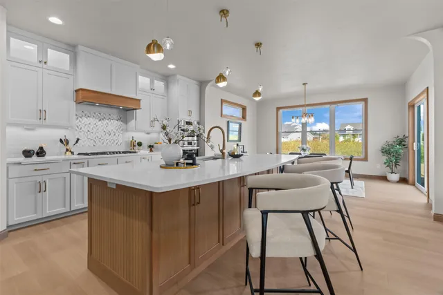 $839,900 | 266 East Sweetwater Way, Appleton, WI 54913