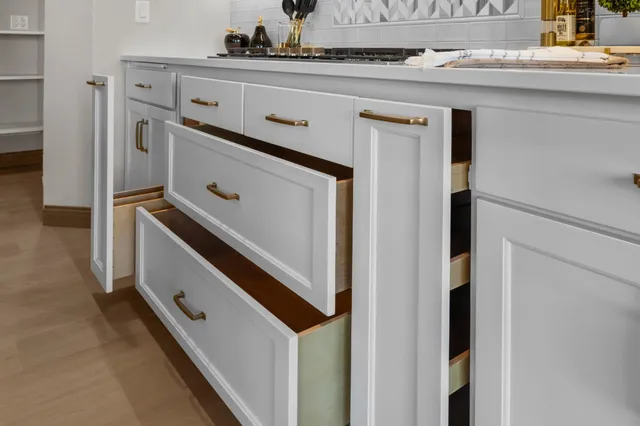 $839,900 | 266 East Sweetwater Way, Appleton, WI 54913