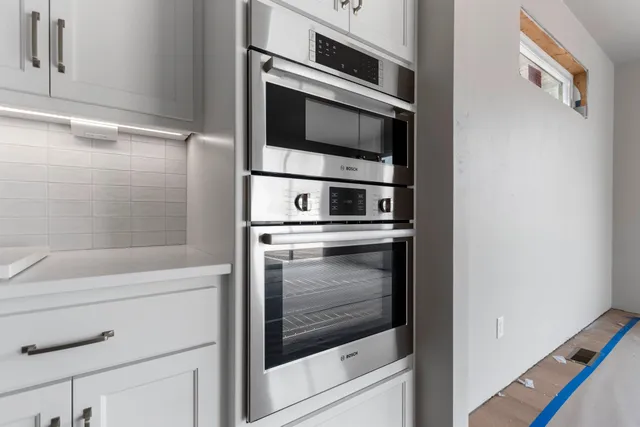 $839,900 | 266 East Sweetwater Way, Appleton, WI 54913