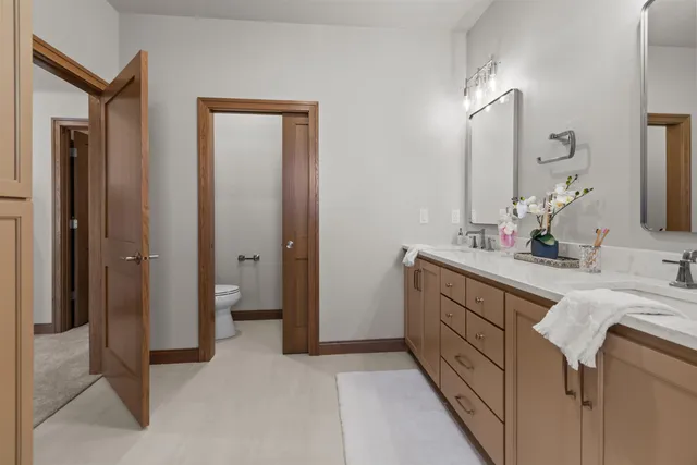 $839,900 | 266 East Sweetwater Way, Appleton, WI 54913