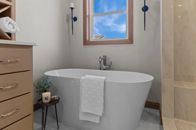 $839,900 | 266 East Sweetwater Way, Appleton, WI 54913