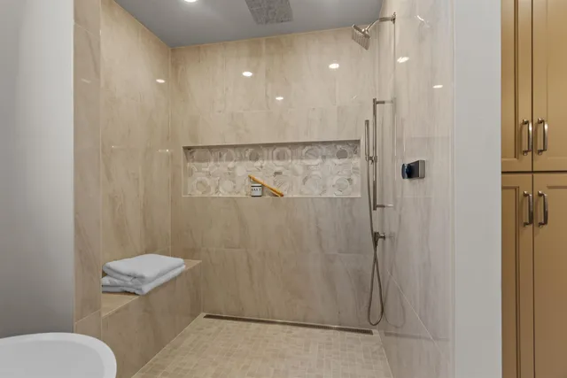 $839,900 | 266 East Sweetwater Way, Appleton, WI 54913