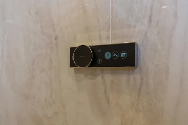 $839,900 | 266 East Sweetwater Way, Appleton, WI 54913