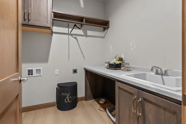 $839,900 | 266 East Sweetwater Way, Appleton, WI 54913